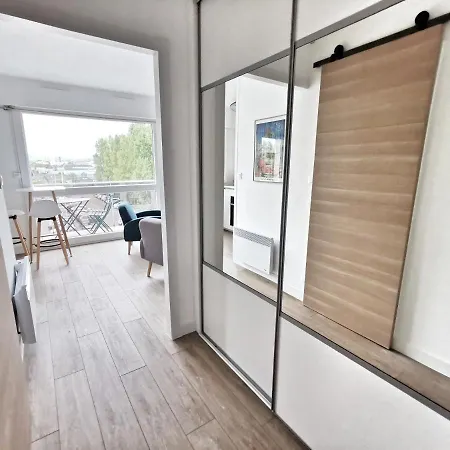 Lumineux Avec Balcon Et Parking Appartamento *